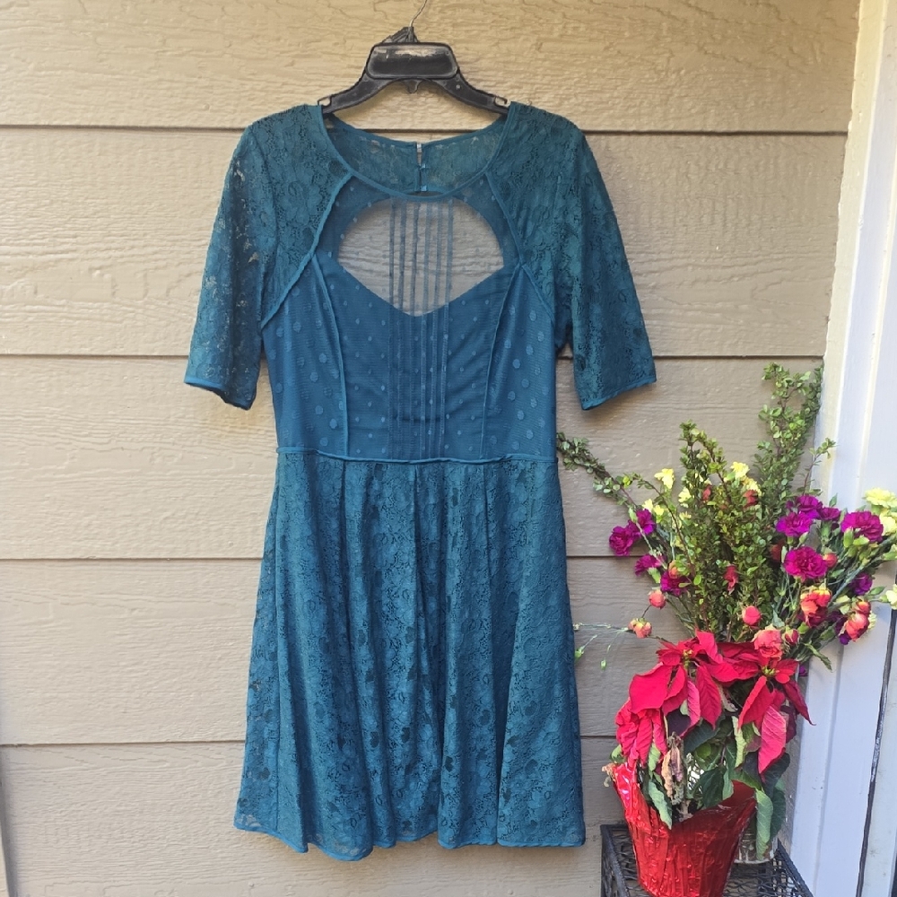 BCBG Julya Teal Green Lace Short Sleeve Fit And Flare Dress 12 - Picture 4 of 13